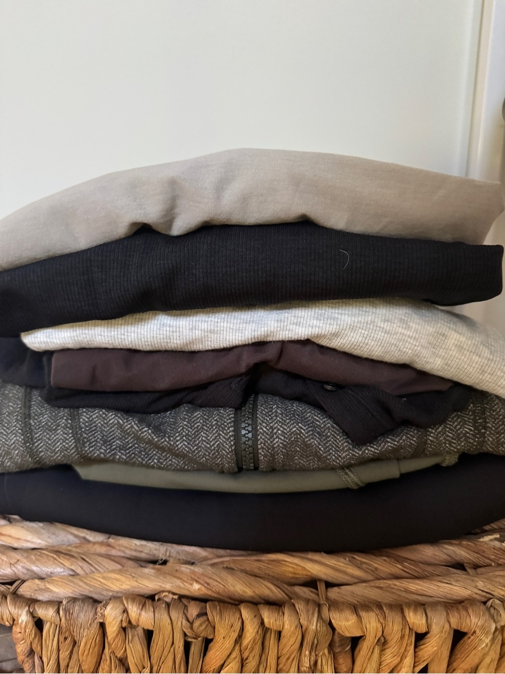 lululemon fall lot size 8 - Picture 2 of 5